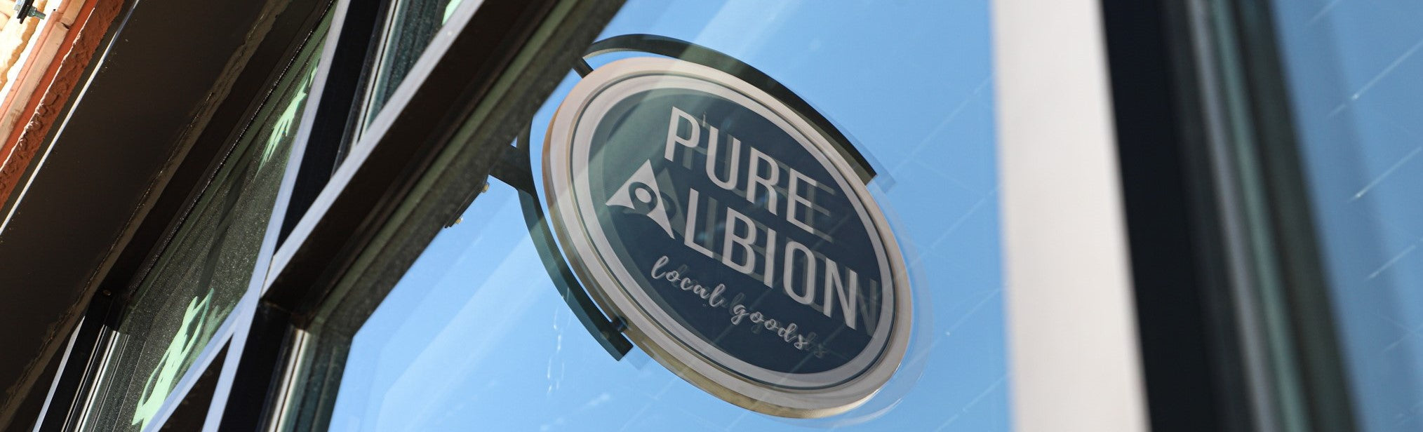 Pure Albion slider Desktop